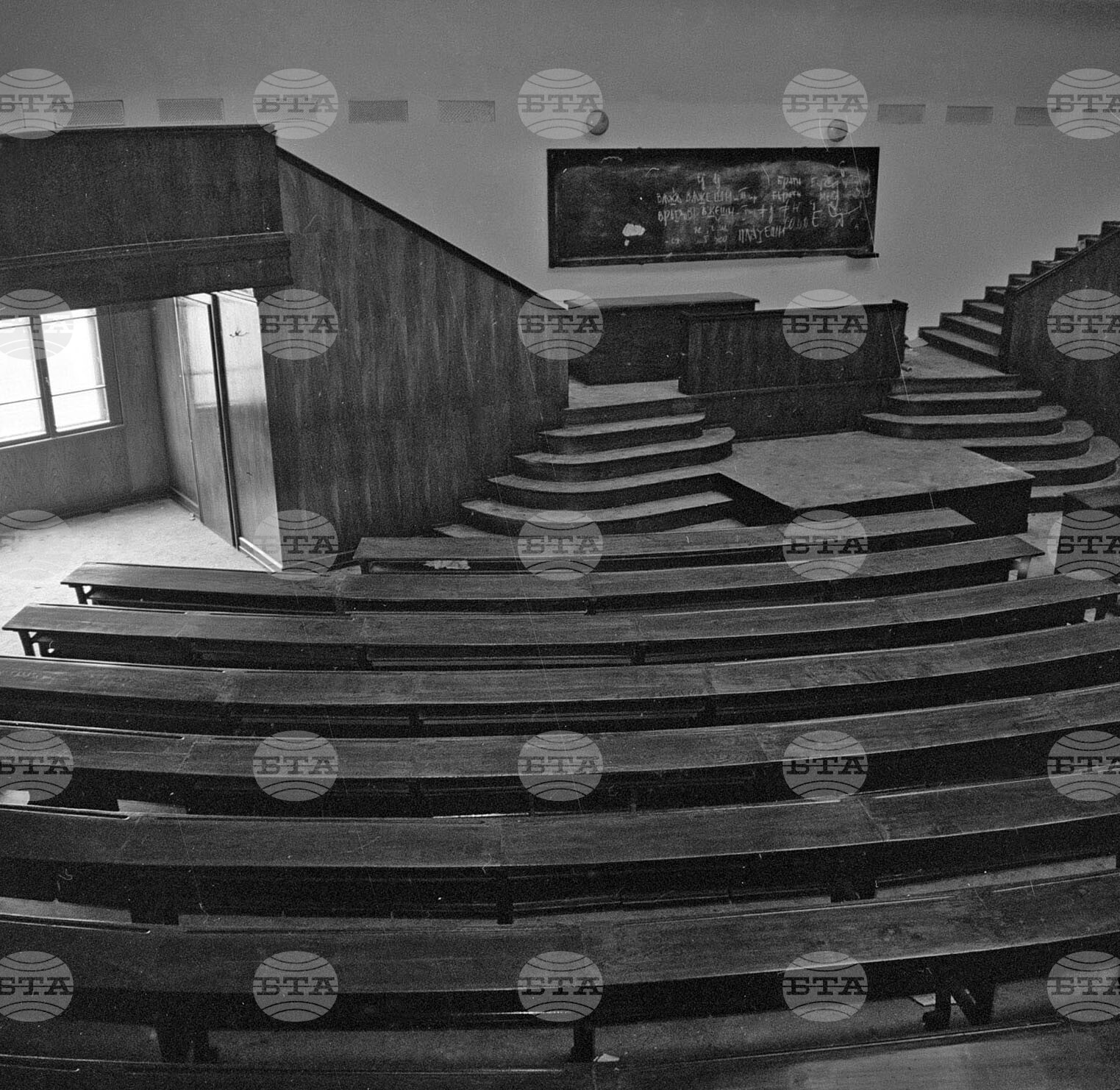 Софийският университет „Св. Климент Охридски“ по време на зимната сесия през 1967 година