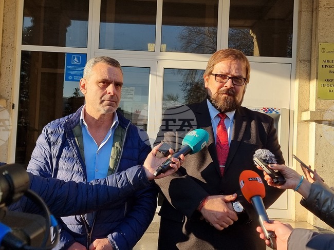 Във Варна са задържани трима мъже, открили нов начин за източване на пари от чужди сметки - QR фишинг