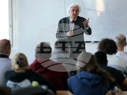 Център за източни езици и култури - списание ЛИК