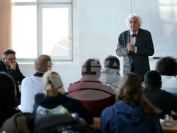 Център за източни езици и култури - списание ЛИК