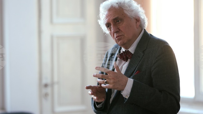 С броя на японски език списание ЛИК осъществи междукултурна комуникация, каза доц. Георги Лозанов пред студенти от специалност „Японистика“ в СУ