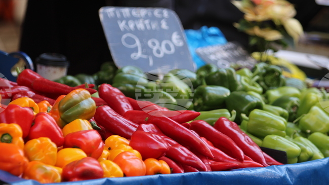 Традиционните земеделски пазари в Атина работят нормално въпреки протестите на гръцките фермери
