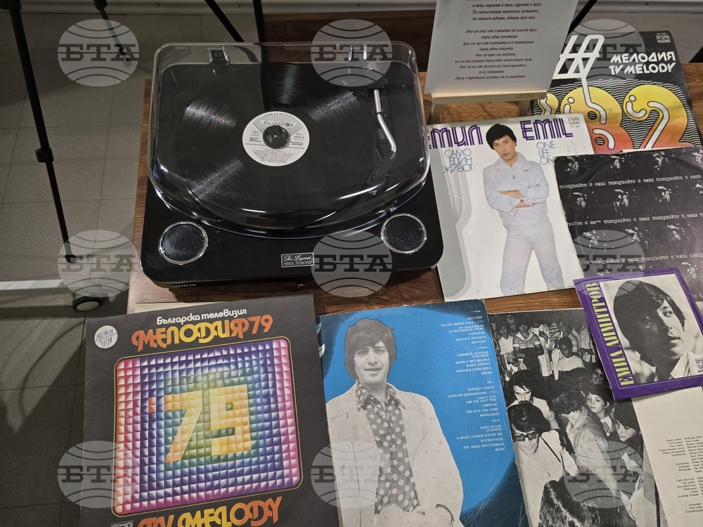 Плевен - Емил Димитров -  изложба - регионална библиотека „Христо Смирненски“