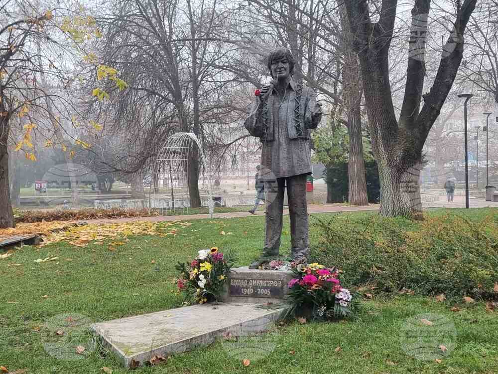 Плевен - Емил Димитров -  изложба - регионална библиотека „Христо Смирненски“