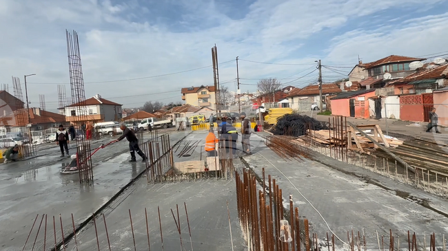 Напредва строителството на новата сграда за социални услуги в бургаския жилищен комплекс "Меден рудник"