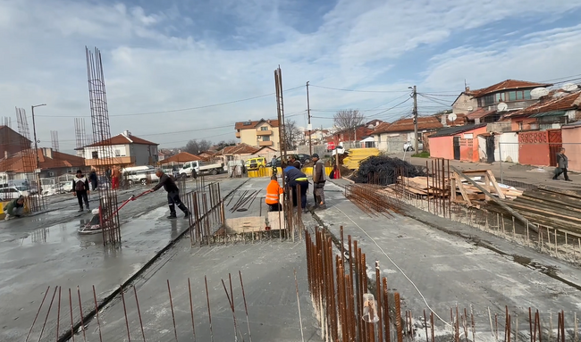 Напредва строителството на новата сграда за социални услуги в бургаския жилищен комплекс "Меден рудник"