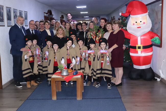 Коледари наричаха за здраве в Областна администрация – Русе