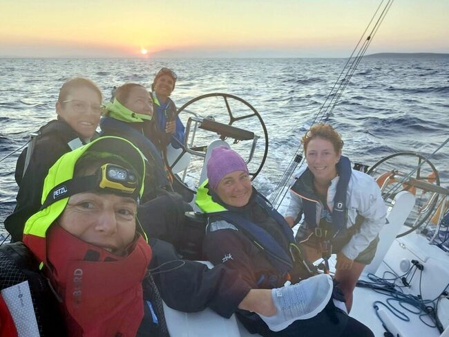 Две дами, доказали се екстремни условия - Тони Тиляшка и Клементина Страка, се включиха в 34-тата антарктическа експедиция 