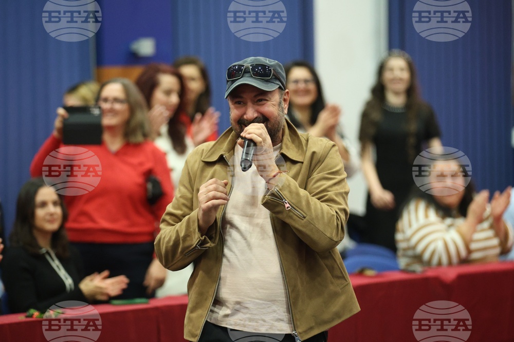 Стефан Вълдобрев изненада с песни служителите на БТА