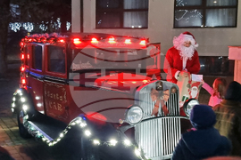 Трън - Дядо Коледа - посещение с ретроавтомобил