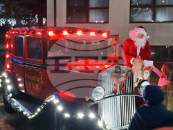 Трън - Дядо Коледа - посещение с ретроавтомобил