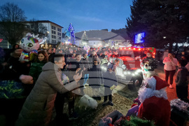Трън - Дядо Коледа - посещение с ретроавтомобил
