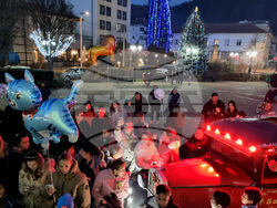 Трън - Дядо Коледа - посещение с ретроавтомобил