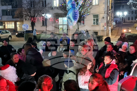 Трън - Дядо Коледа - посещение с ретроавтомобил