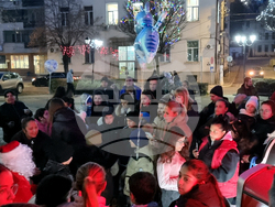 Трън - Дядо Коледа - посещение с ретроавтомобил