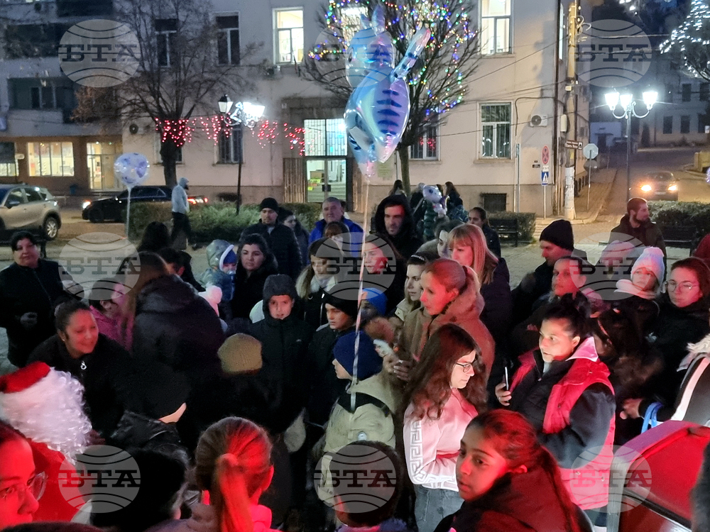 Трън - Дядо Коледа - посещение с ретроавтомобил