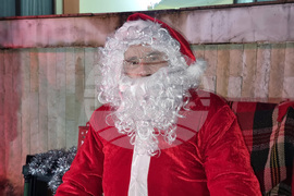 Трън - Дядо Коледа - посещение с ретроавтомобил