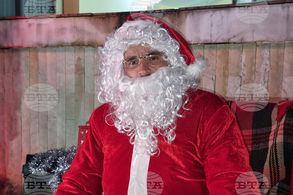 Трън - Дядо Коледа - посещение с ретроавтомобил