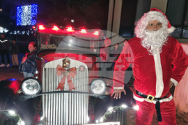 Трън - Дядо Коледа - посещение с ретроавтомобил