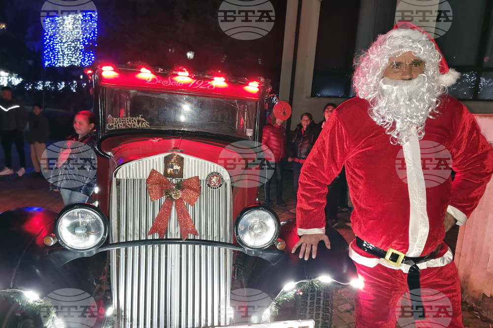 Трън - Дядо Коледа - посещение с ретроавтомобил