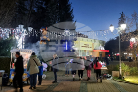 Трън - Дядо Коледа - посещение с ретроавтомобил