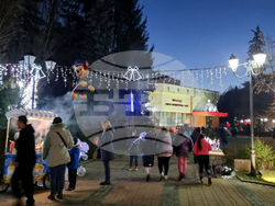 Трън - Дядо Коледа - посещение с ретроавтомобил