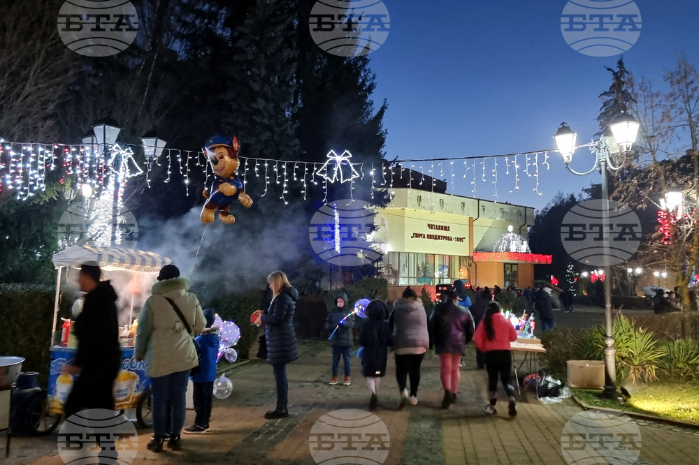 Трън - Дядо Коледа - посещение с ретроавтомобил