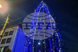 Трън - Дядо Коледа - посещение с ретроавтомобил