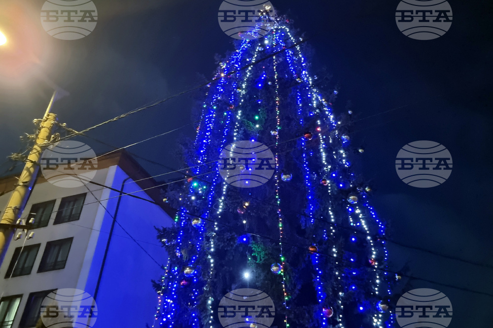 Трън - Дядо Коледа - посещение с ретроавтомобил