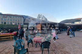 Трън - Дядо Коледа - посещение с ретроавтомобил