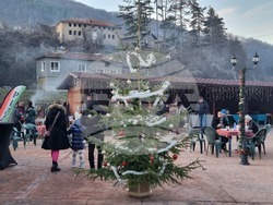 Трън - Дядо Коледа - посещение с ретроавтомобил