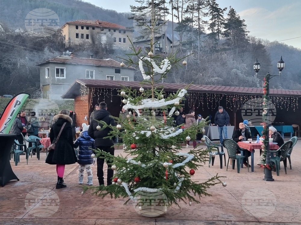 Трън - Дядо Коледа - посещение с ретроавтомобил