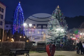 Трън - Дядо Коледа - посещение с ретроавтомобил