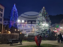 Трън - Дядо Коледа - посещение с ретроавтомобил