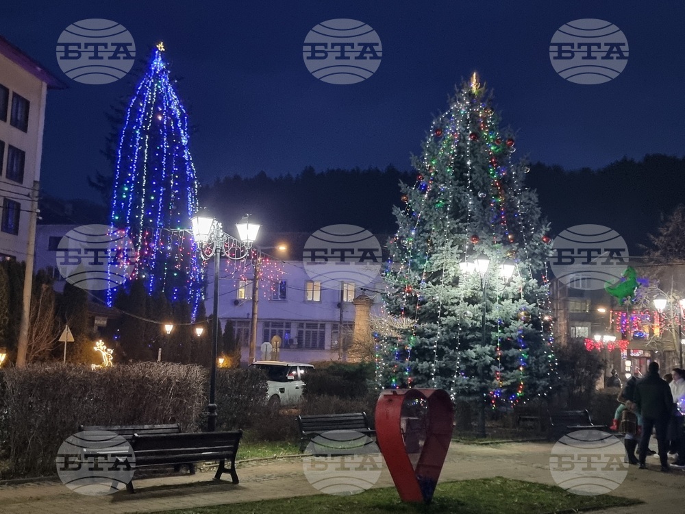 Трън - Дядо Коледа - посещение с ретроавтомобил