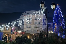 Трън - Дядо Коледа - посещение с ретроавтомобил