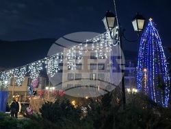 Трън - Дядо Коледа - посещение с ретроавтомобил