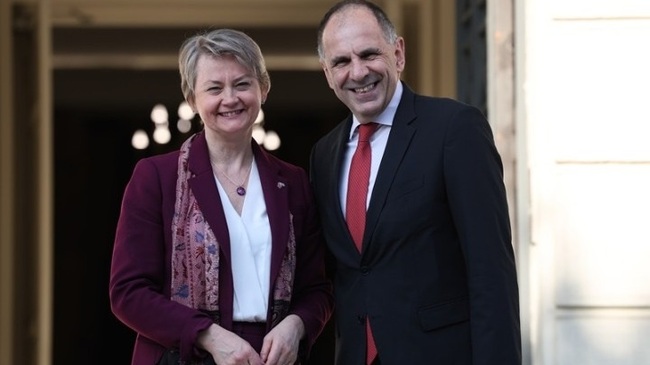 АНА-МПА: Гръцкият външен министър се срещна с британския си колега в Атина, сред повдигнатите въпроси бяха и скулптурите от Партенона