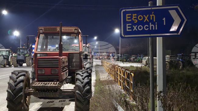 Спряно е движението на товарни автомобили и в двете посоки през „Илинден“ -„Ексохи“ и „Капитан Петко войвода“ -„Орменион“ заради блокади на гръцки фермери