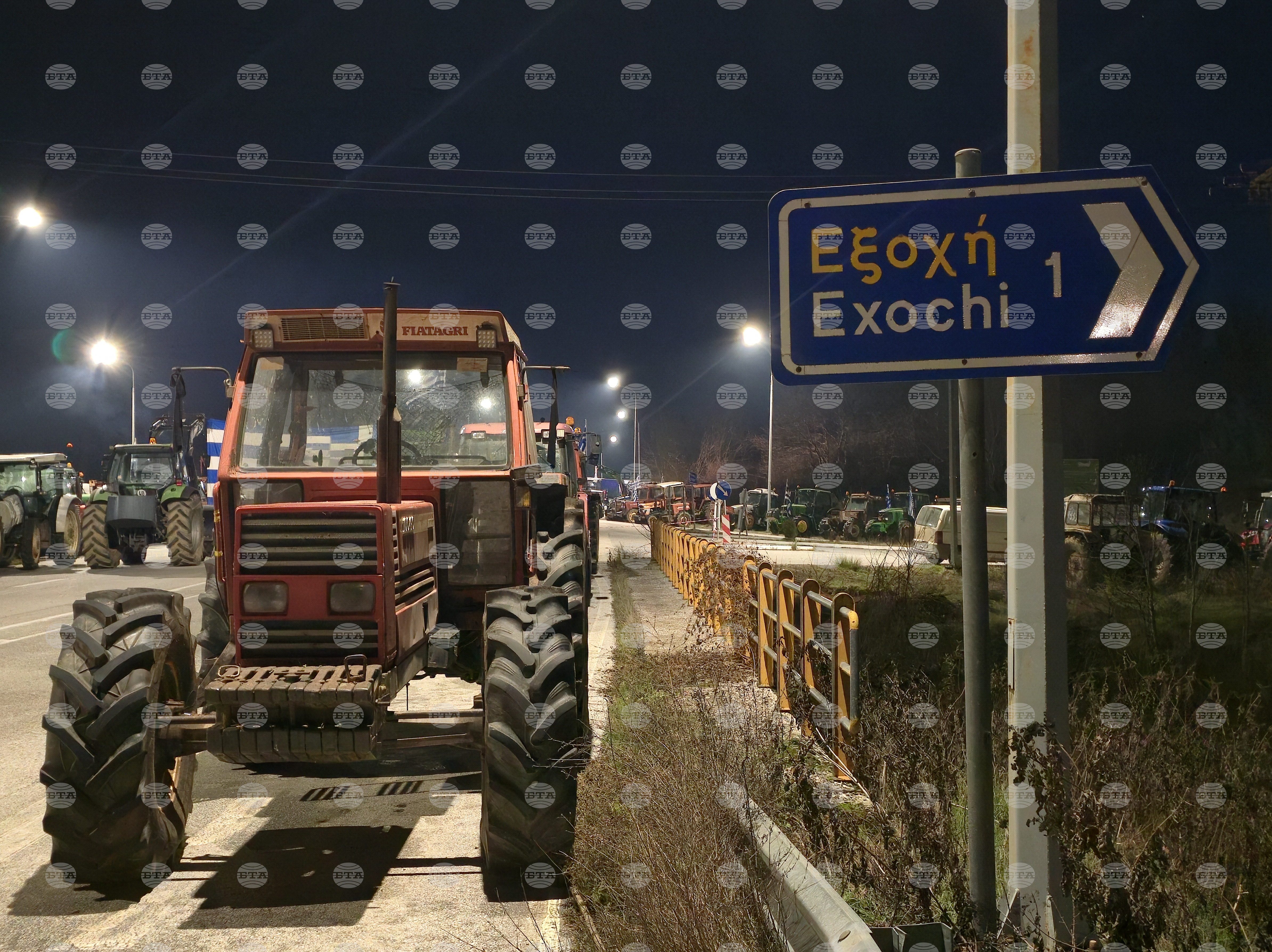 Ограничено е движението на товарни автомобили през ГКПП "Илинден – Ексохи" поради протест на гръцки фермери, съобщиха от АПИ