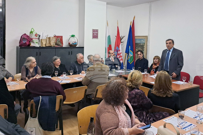 Коктейл на българската общност в Загреб се състоя по случай коледните и новогодишните празници