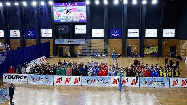 Световни вицешампиони откриха петия турнир за звезди на бъдещето в София заедно с Любо Ганев и Владо Николов