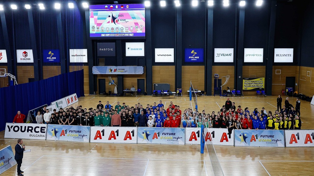 Световни вицешампиони откриха петия турнир за звезди на бъдещето в София заедно с Любо Ганев и Владо Николов