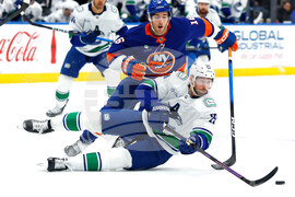 Canucks Islanders Hockey