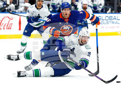 Canucks Islanders Hockey