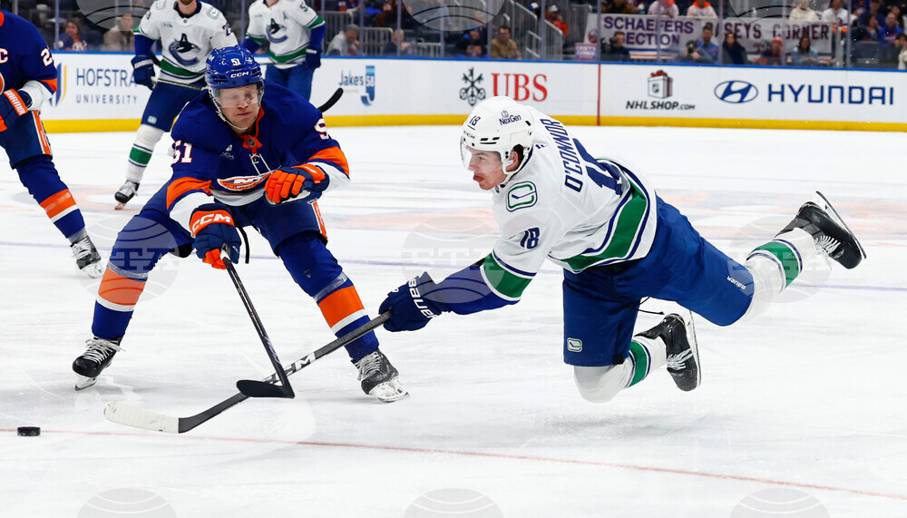 Canucks Islanders Hockey