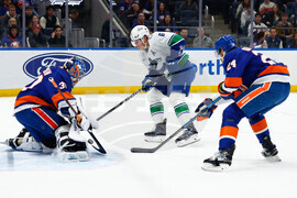 Canucks Islanders Hockey