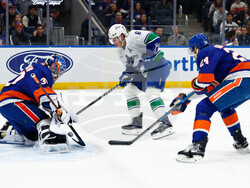 Canucks Islanders Hockey