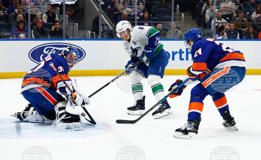 Canucks Islanders Hockey