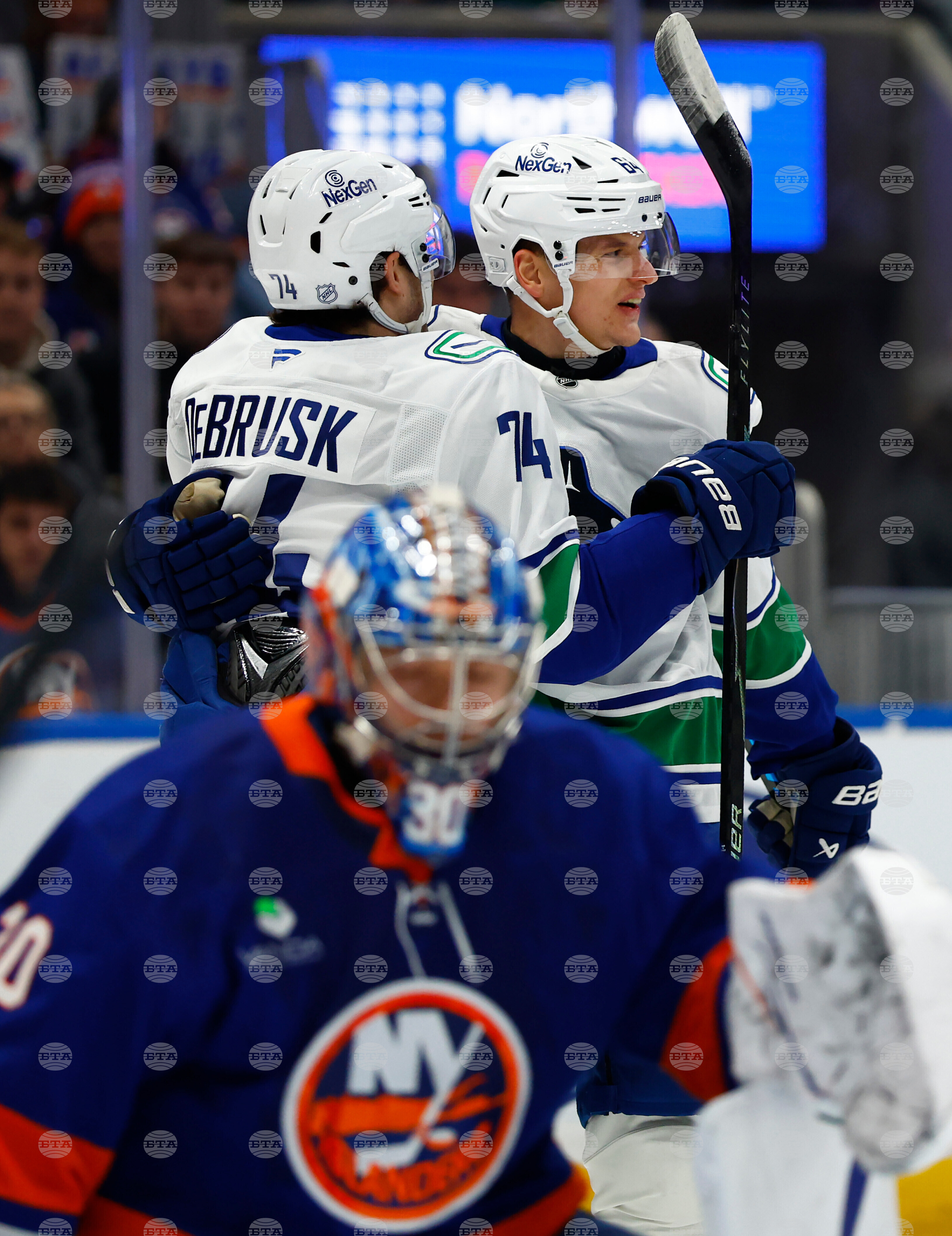 Canucks Islanders Hockey